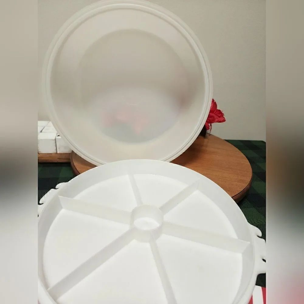 Tupperware Covered cake carrier - Picture 3 of 9